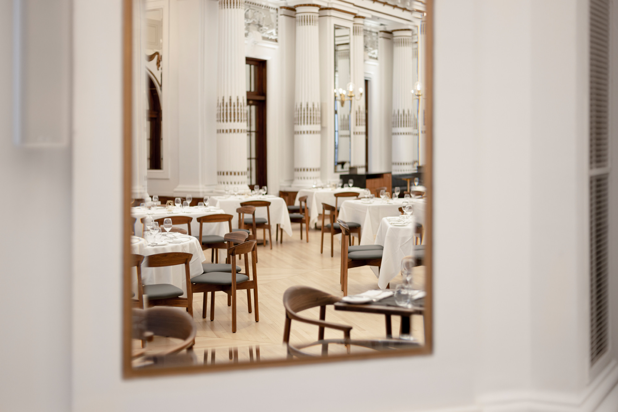 View of the Le Parlementaire restaurante in mirror reflection